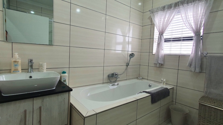 3 Bedroom Property for Sale in Dana Bay Western Cape
